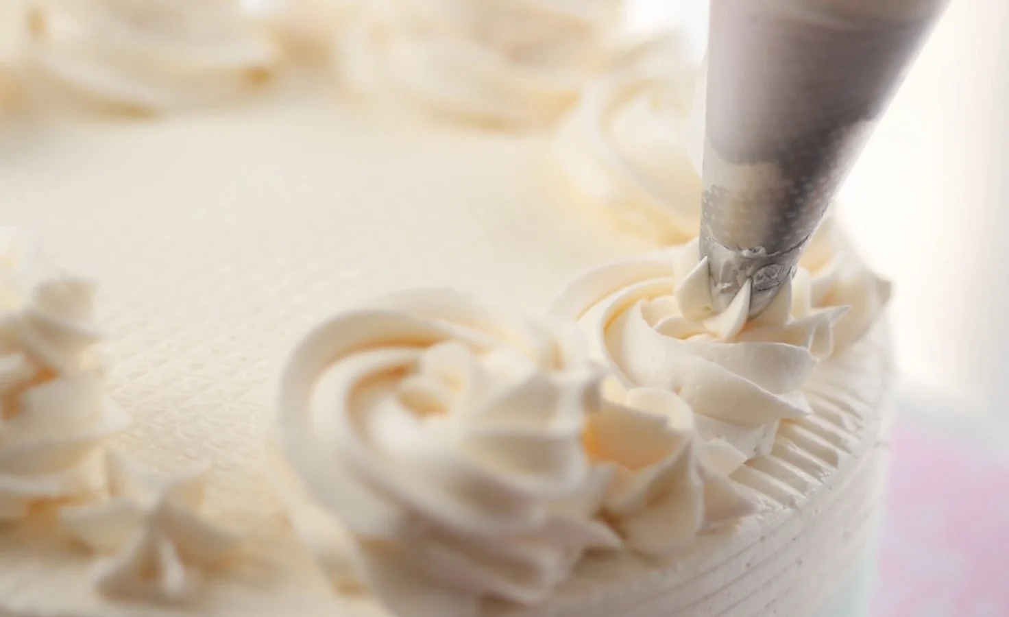 Ev Usulu Yaş Pasta Tarifi Nasıl Yapılır? Malzemeleri ve Yapımı