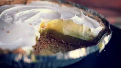 Limonlu irmik tatlısı tarifi, ferahlatıcı sarı limon peltesi ve beyaz sütlü irmik tatlısı sunumu
